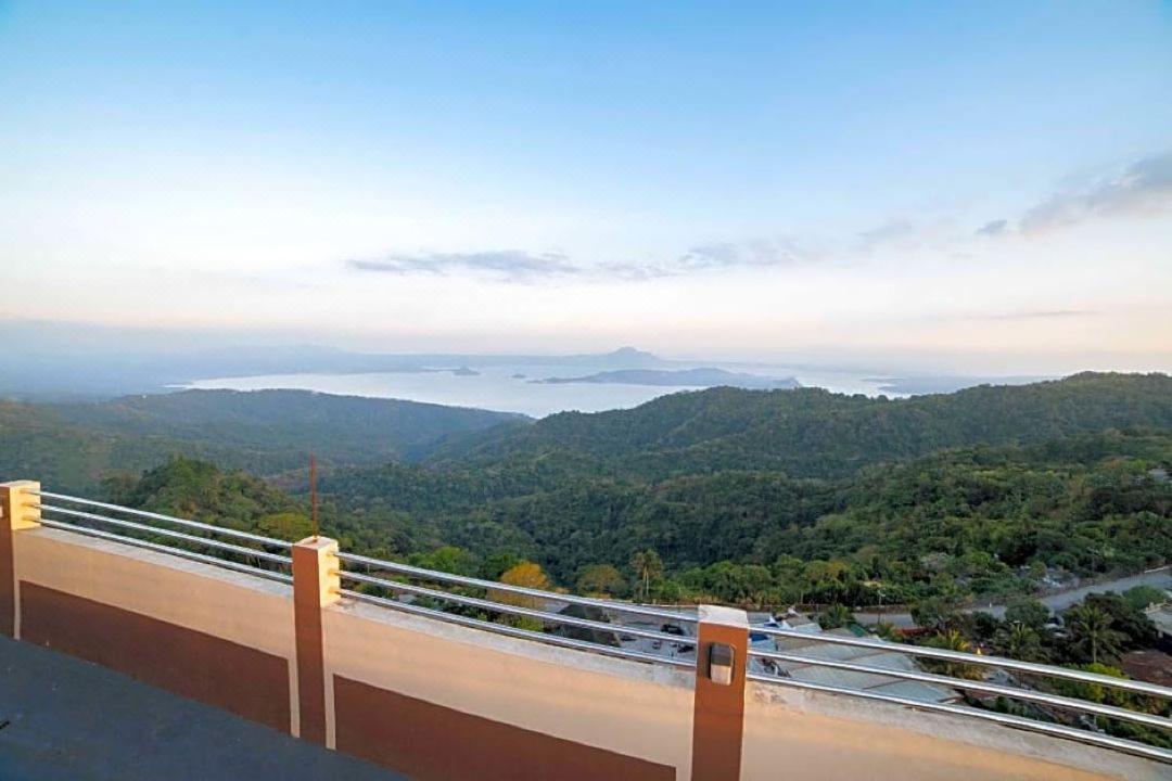 Cityland Tagaytay Taal Lake View City View Free Pool Parking Studios With Balcony Are City View Tagaytay City Eksteriør billede